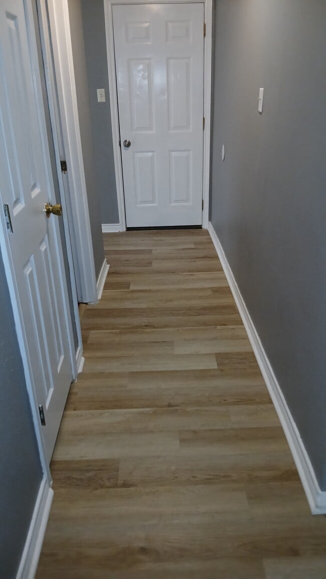 Building Photo - 23 Parkland Cir