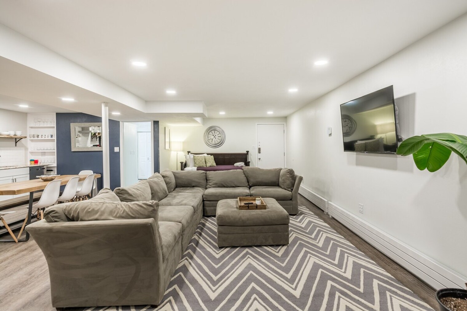 Building Photo - 226 S Hoyne Ave