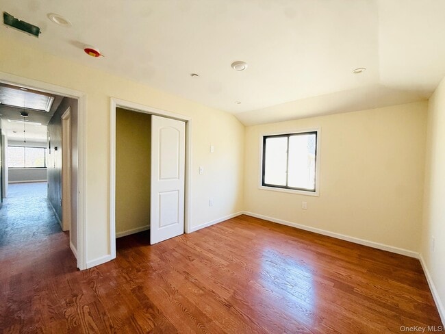 Building Photo - 139-18 Lakewood Ave