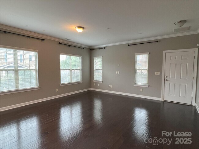 Building Photo - 15125 Jade St