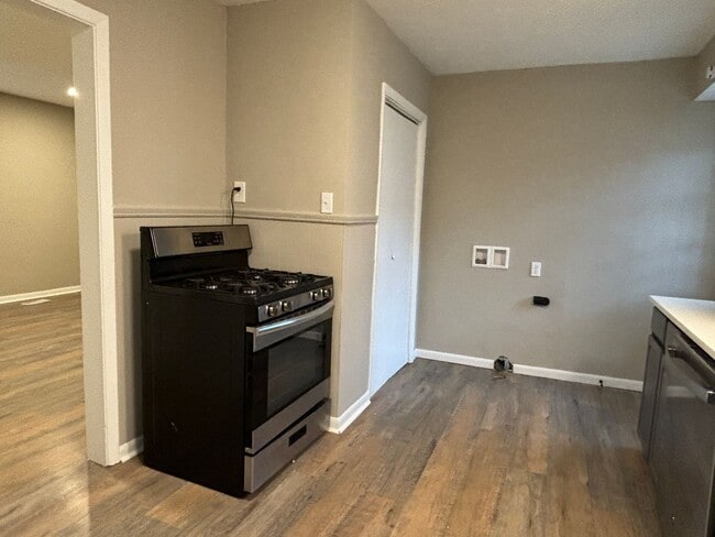 Building Photo - $625 OFF FIRST MONTH'S RENT! 2-Bed, 1-Bath Single-Family Home + Partially Finished Garage!