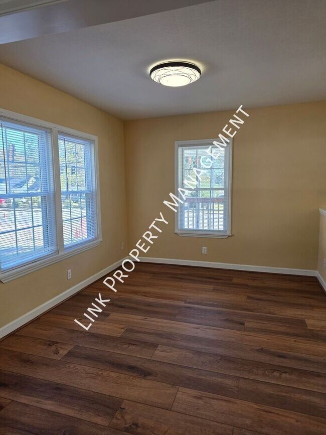 Building Photo - 129 N Moore Rd