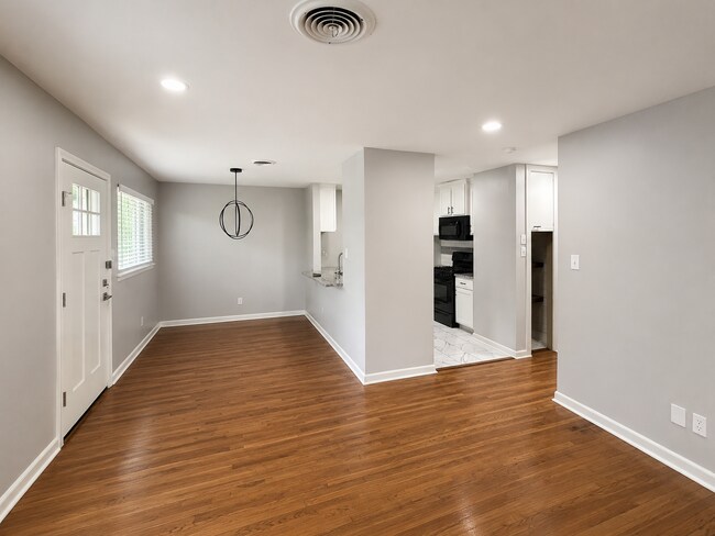 Building Photo - Charming 3-Bedroom Rental with Washer & Dryer Included!