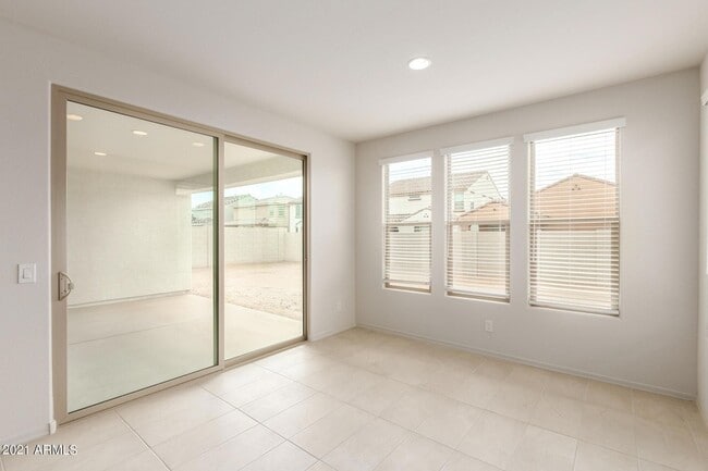 Building Photo - 8757 W Rancho Dr