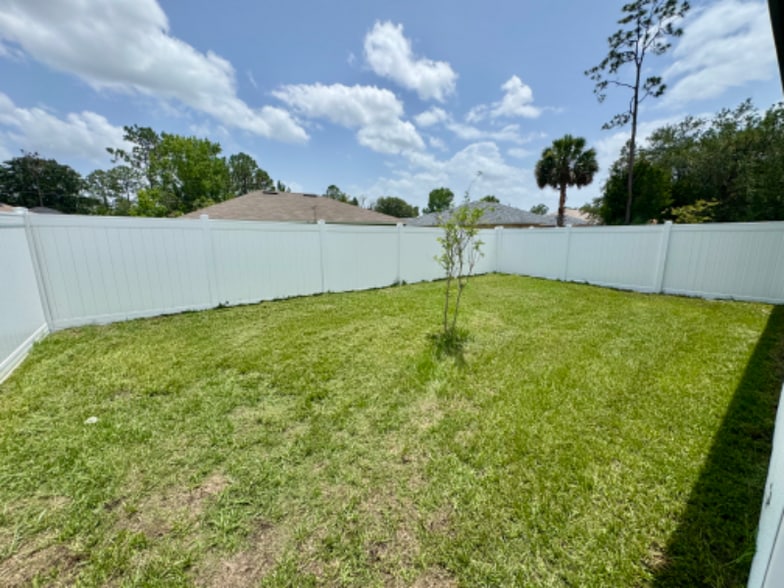 Building Photo - 20 Pine Hill Ln