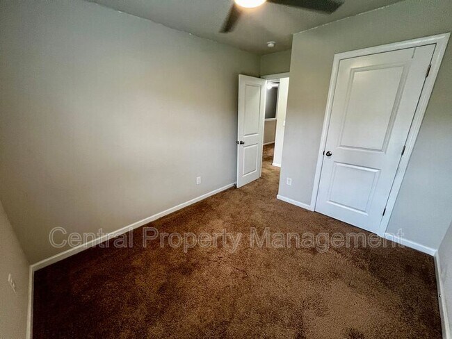 Building Photo - 43 Moorlyn Ln