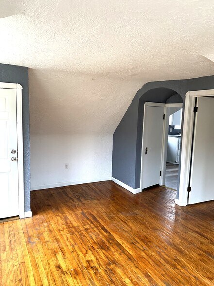 Building Photo - 923 Walnut St