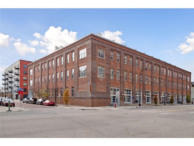 Building Photo - 801 N Washington Ave