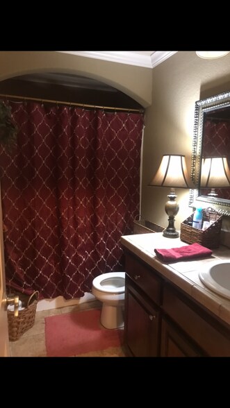 Building Photo - 2555 N Trafalger Dr