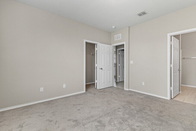 Building Photo - 10719 Noble Canyon