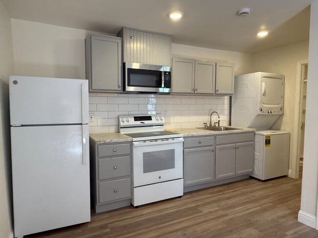 Building Photo - 1593 North Thorne Avenue