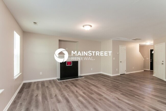Building Photo - 3 Bedroom Pet-Friendly Home in Charlotte, NC with Main Street Renewal
