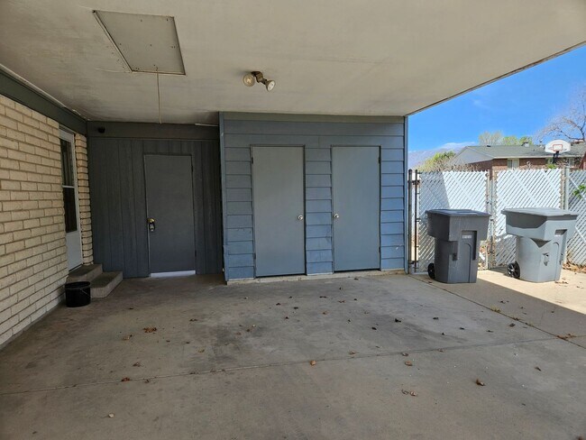 Building Photo - Beautiful 3 Bed/3 Bath Home