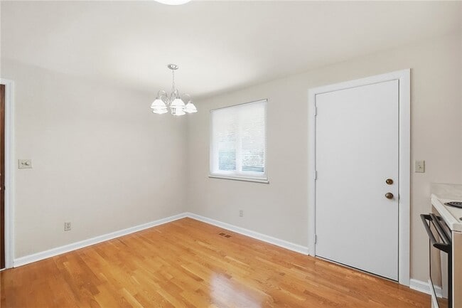 Building Photo - 6537 Highbury Rd