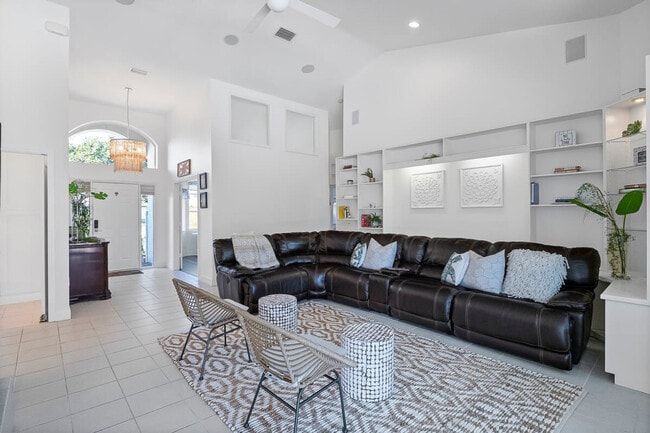 Building Photo - 13 Cleveland Ct