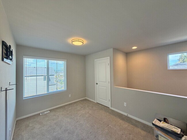 Building Photo - Quality 2025 Built Home in CK School District!