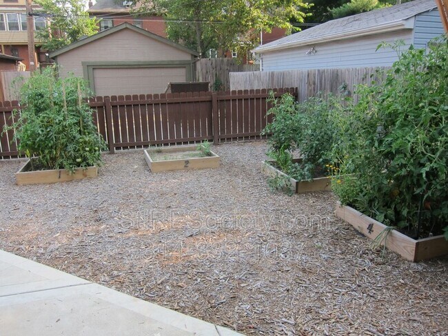 Building Photo - 3618-3620 Hartford St