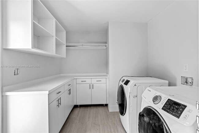 Building Photo - 6900 SW 136th St