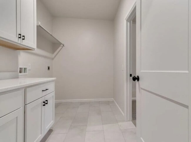 Building Photo - Model Home in East Edmond + 3 bedrooms + B...