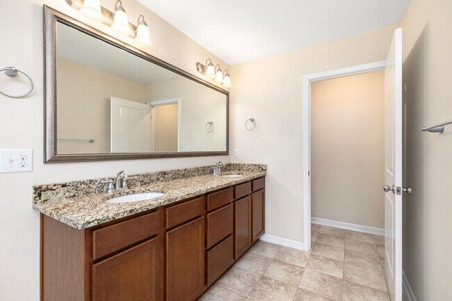 Building Photo - 865 Cormier Dr