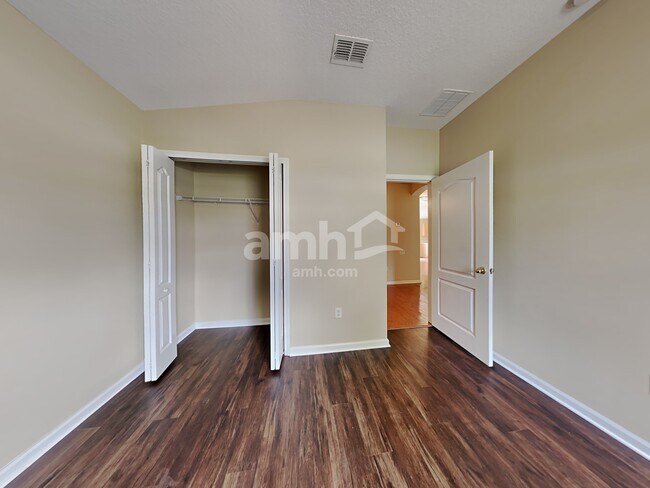 Building Photo - 2140 Creekmont Drive