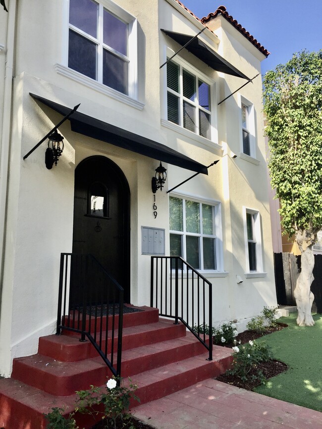 Building Photo - 169 N Edgemont St