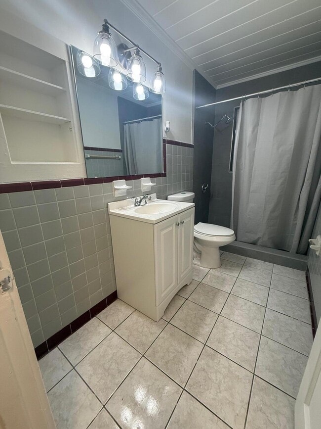 Building Photo - 33 SW 12th Ave