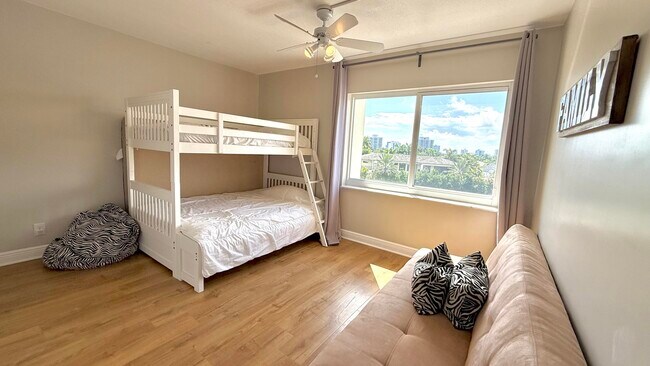 Building Photo - 401 Golden Isles Dr