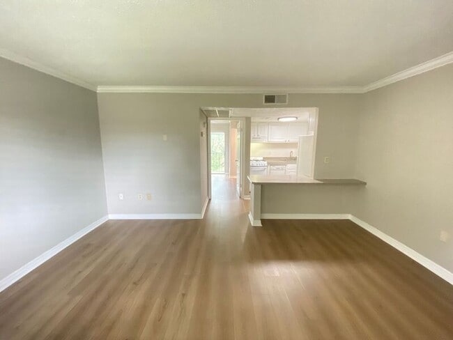 Building Photo - 121 Oyster Bay Cir