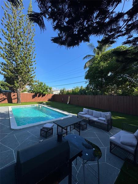 Building Photo - 2132 SW 12th Ct