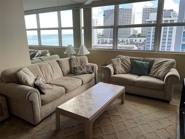 Building Photo - 209 N Fort Lauderdale Beach Blvd