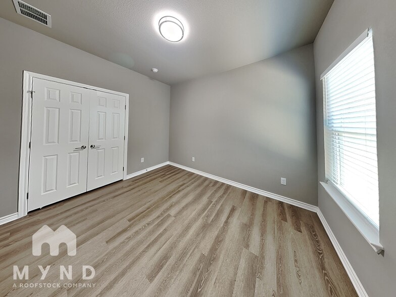 Building Photo - 5621 Van Horn Dr