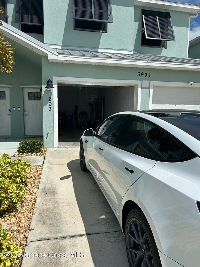 Building Photo - 3931 Playa Del Sol Dr