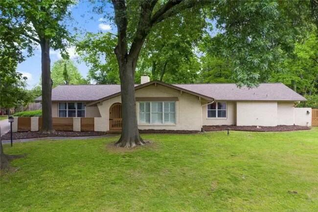 Primary Photo - Incredible Ranch Style Home in Midtown!