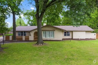 Building Photo - Incredible Ranch Style Home in Midtown!