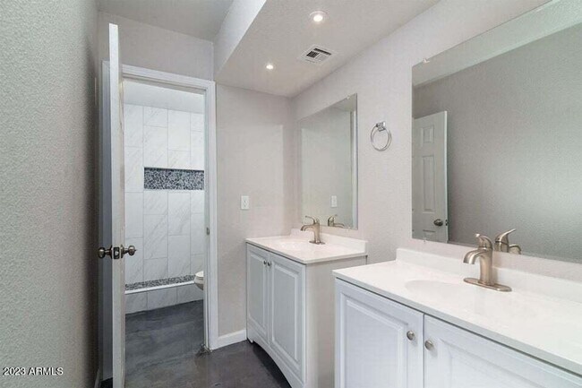 Building Photo - 521 W Pebble Beach Dr