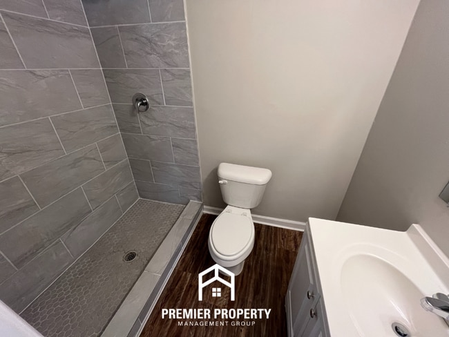 Building Photo - 4702 Chevron Rd