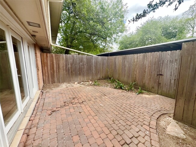 Building Photo - 12959 Trail Hollow Dr