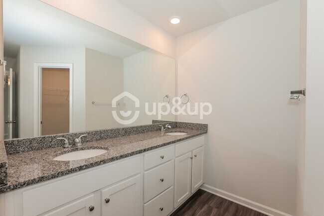 Building Photo - Fantastic 4bd/2.5ba home! Let yourself in!