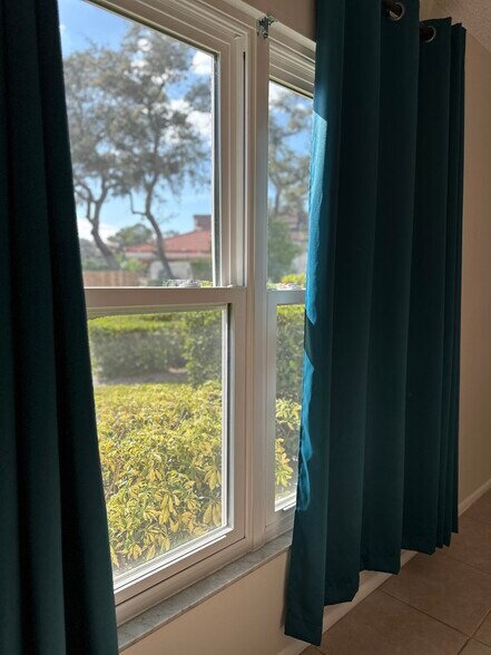 Plenty of natural light - 3455 Countryside Blvd