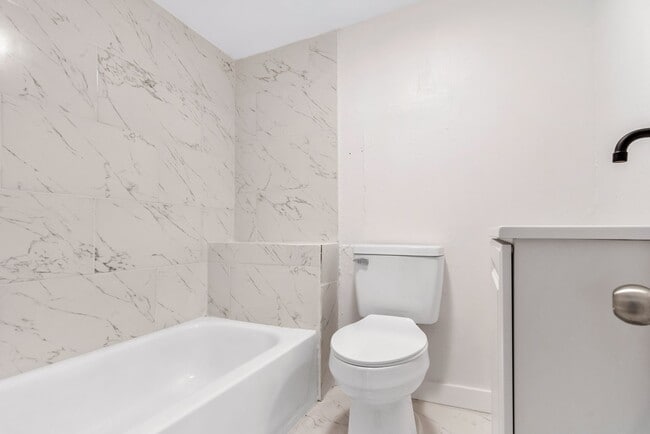 Building Photo - 107 E 11th St