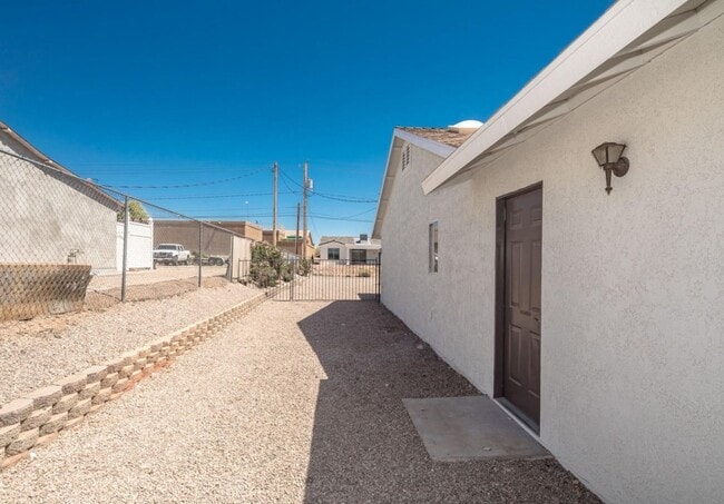 Building Photo - 3 Bedroom, 2.5 Bath, 2 Car Garage Home