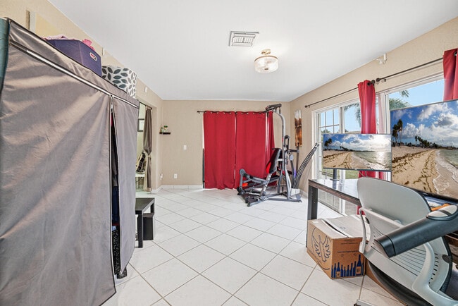 Building Photo - 564 NW 55th St