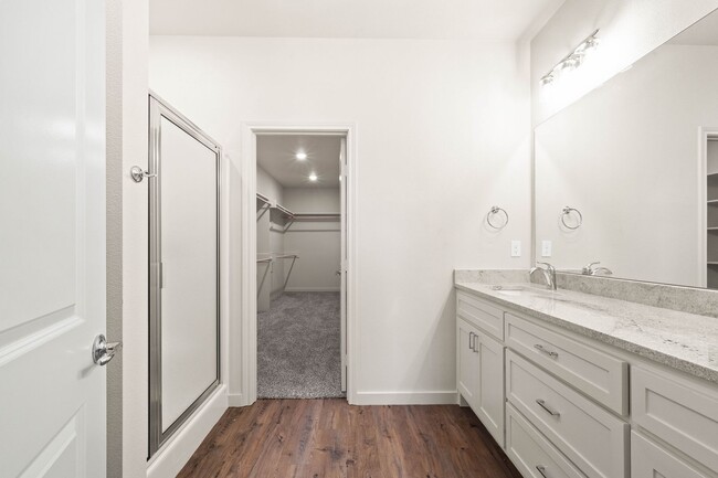 Building Photo - New Luxurious Townhome Located In Abbey Gl...