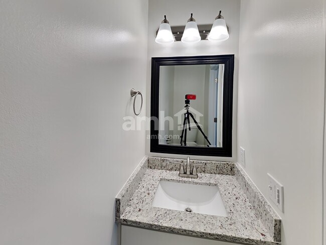 Building Photo - 1205 Chapmans Retreat Dr