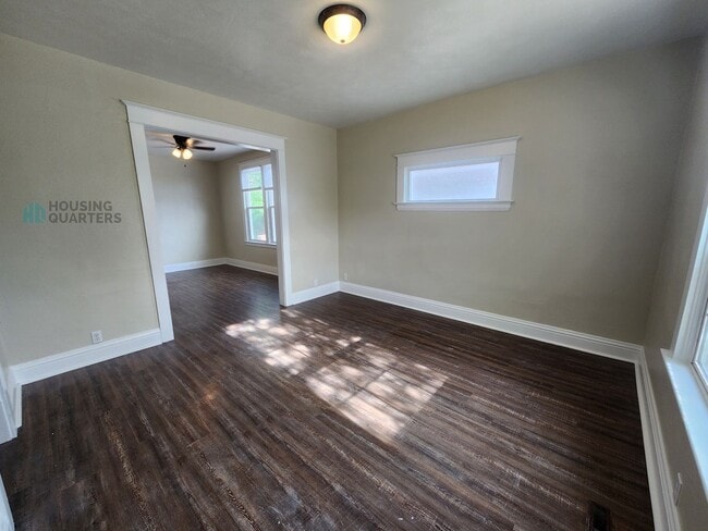 Building Photo - 1420 N Cedar St