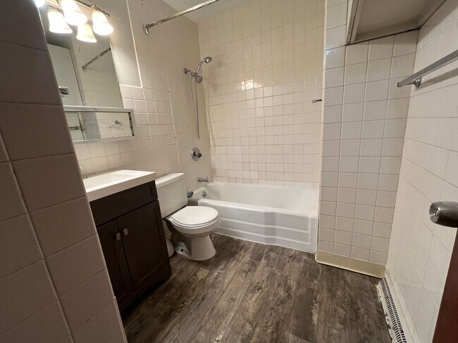 Building Photo - 911 Alagna Dr
