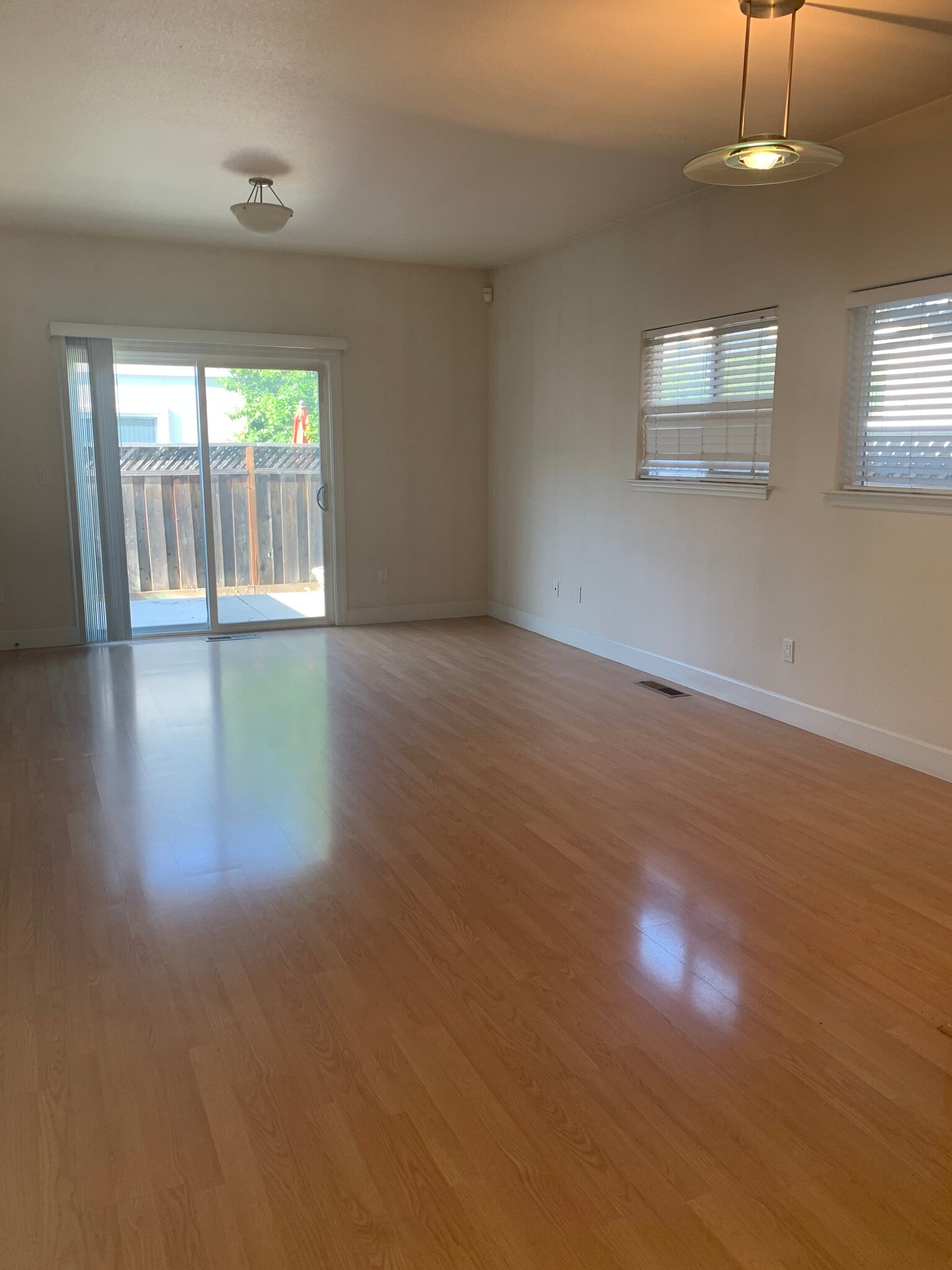 Building Photo - 400 Cypress Ave