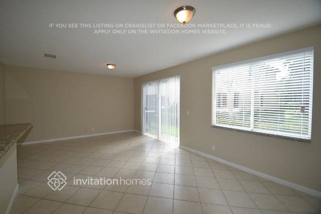 Building Photo - 2781 S Evergreen Cir