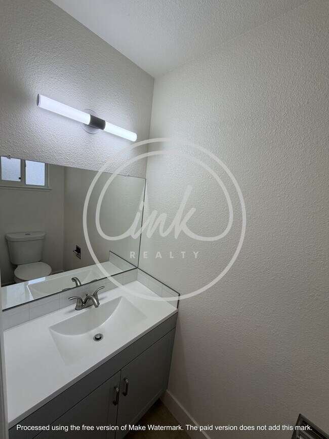 Building Photo - Newly Renovated 3 Bedroom Townhome